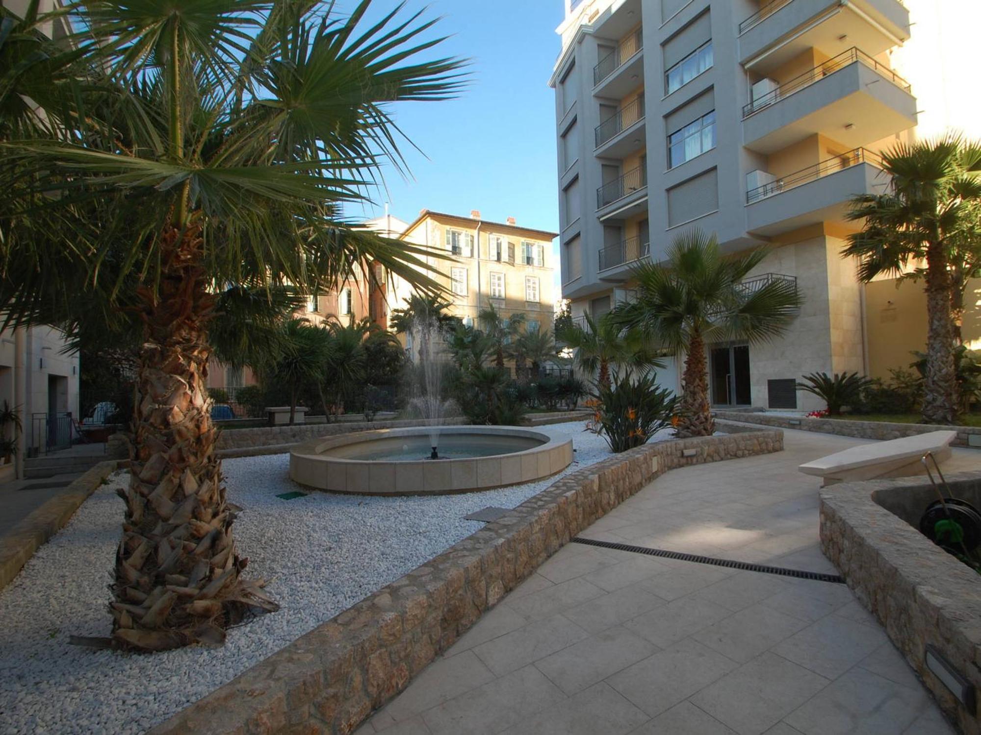 Charmant 2P Moderne Avec Terrasse, Parking Prive, En Plein Centre De Menton, A 2 Pas De La Mer - Fr-1-196-200 Dış mekan fotoğraf