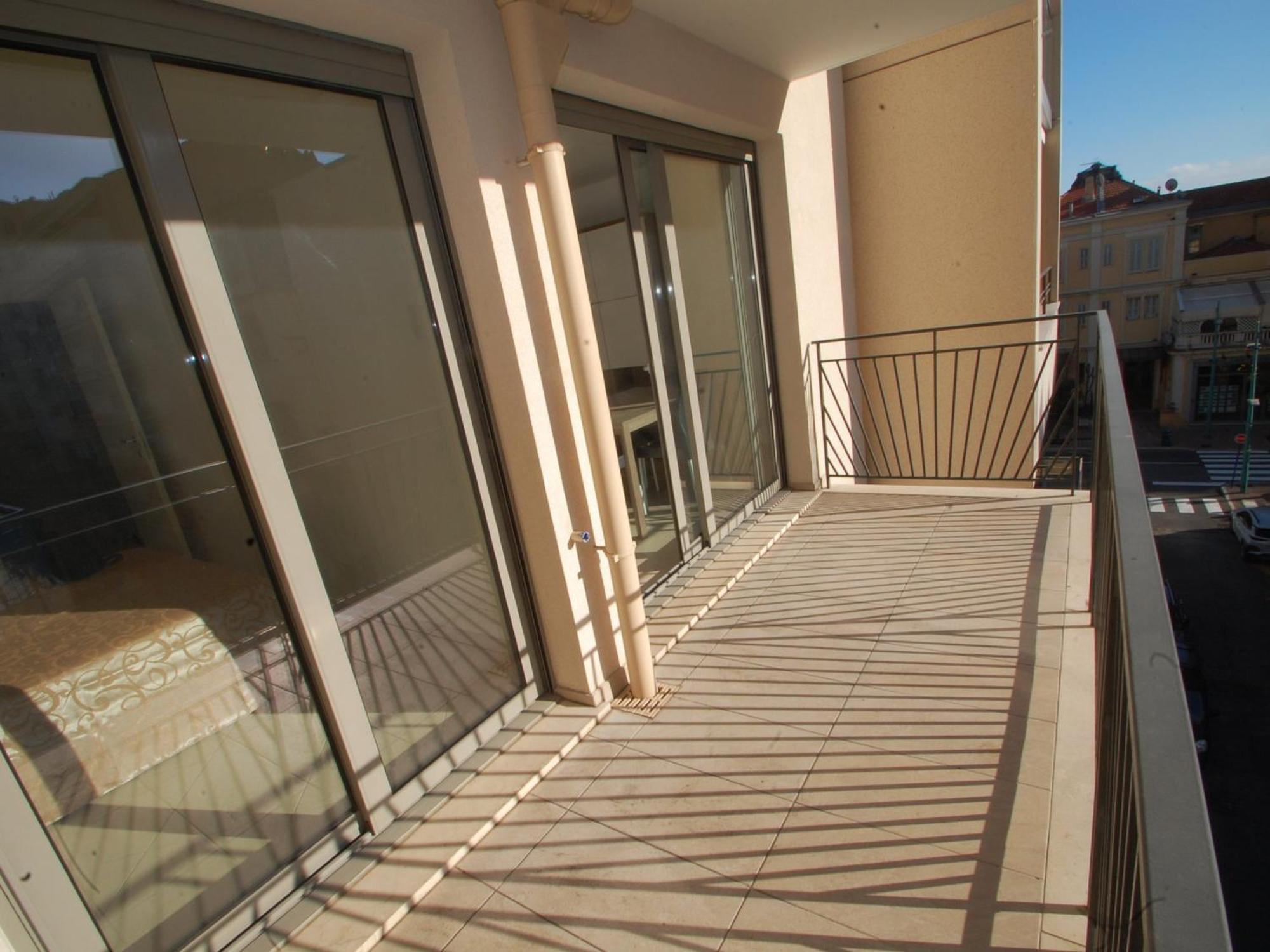 Charmant 2P Moderne Avec Terrasse, Parking Prive, En Plein Centre De Menton, A 2 Pas De La Mer - Fr-1-196-200 Dış mekan fotoğraf
